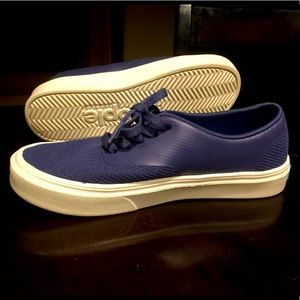 NWOT People Unisex Sneakers